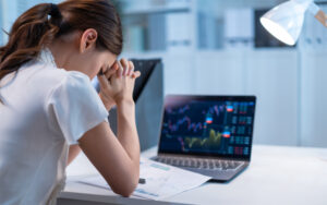 Psikologi Investor dalam Pengambilan Keputusan: Analisis Perilaku, Faktor Emosi, Bias Kognitif, Strategi Manajemen Risiko, dan Dampaknya Terhadap Keputusan Investasi yang Rasional dan Pertumbuhan Portofolio Jangka Panjang